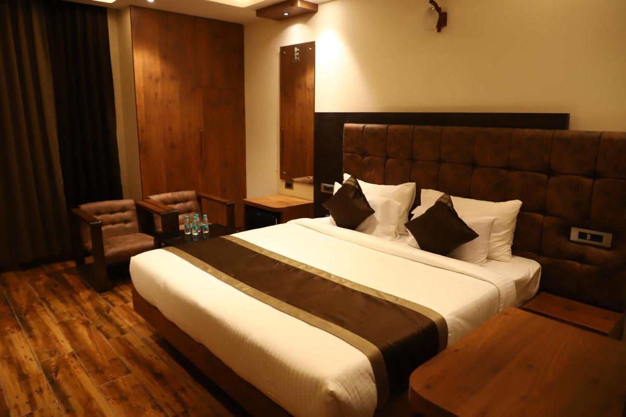 Hotel Emperio Grand ลัคเนา ภายนอก รูปภาพ