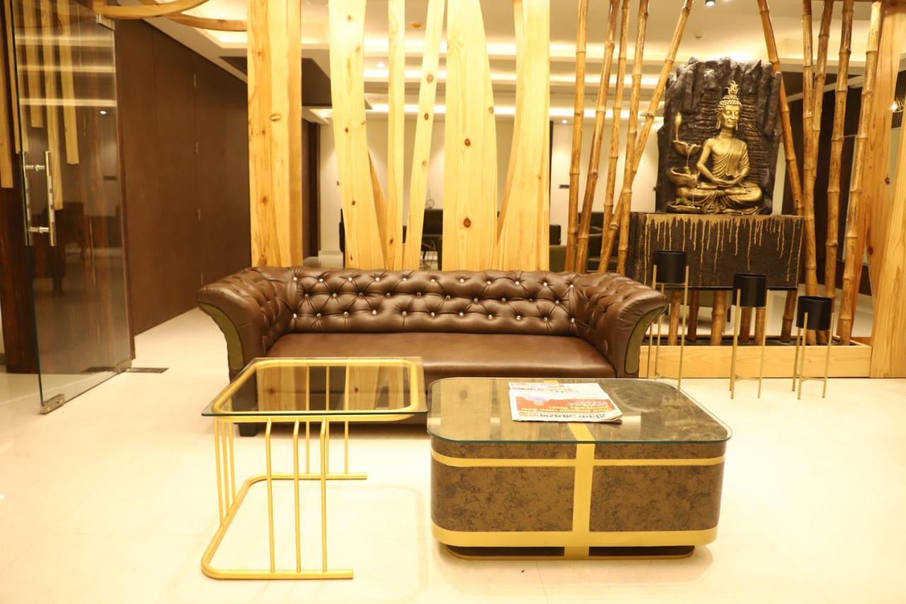 Hotel Emperio Grand ลัคเนา ภายนอก รูปภาพ