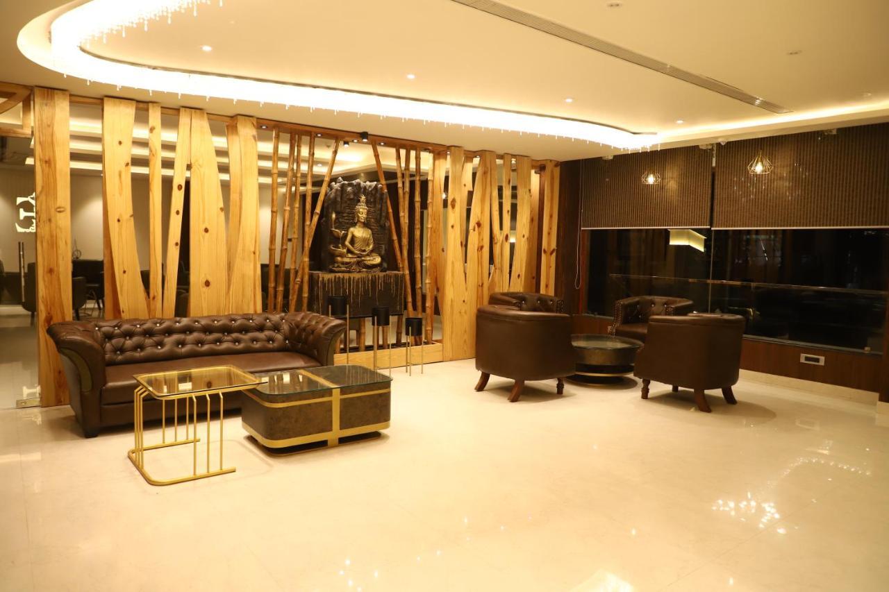 Hotel Emperio Grand ลัคเนา ภายนอก รูปภาพ